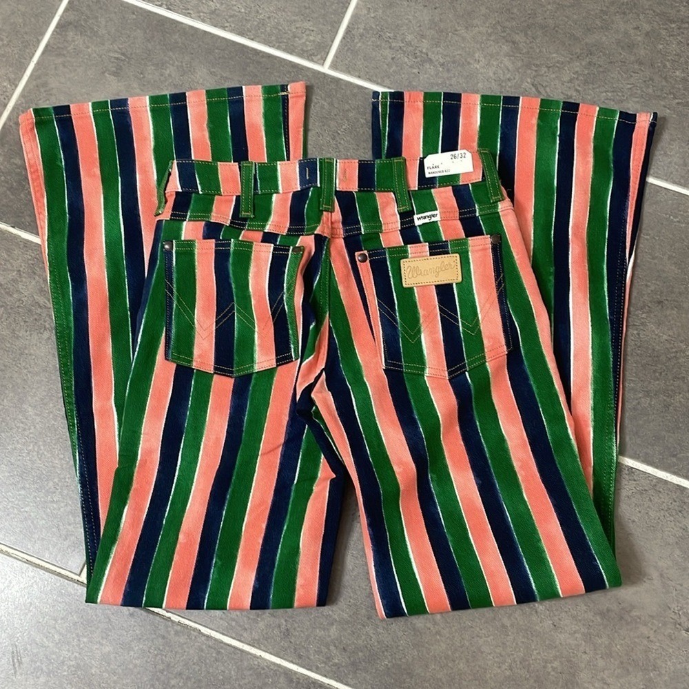 Wrangler Stripe Wanderer 622 Mid-Rise Flare Jeans
Size 26X32 - Picture 12 of 14